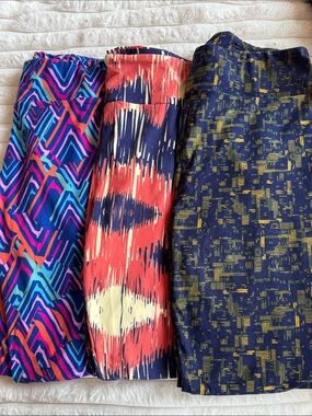LuLaRoe women’s LOT OF 3 leggings- patterns